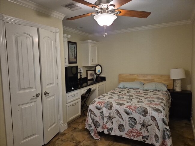 402 1/2 Avenue A in Dickinson, TX - Foto de edificio - Building Photo