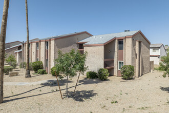 Sundance Condominiums in Phoenix, AZ - Building Photo - Building Photo