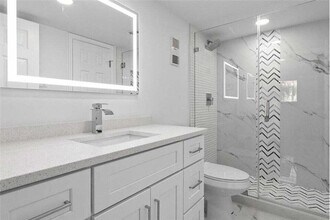 7076 Huntington Ln in Delray Beach, FL - Foto de edificio - Building Photo