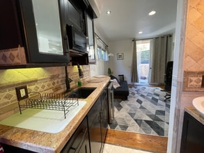 21582 Anns Ln in Laguna Beach, CA - Building Photo - Building Photo