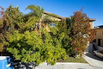 436-442 N Oxford Ave in Los Angeles, CA - Foto de edificio - Building Photo