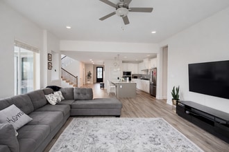 8641 Spindletop Dr in Fort Worth, TX - Foto de edificio - Building Photo