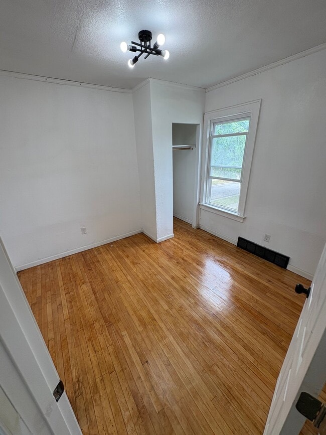 422 N 29th St