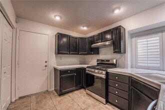 83 Ginger Lily Terrace in Henderson, NV - Building Photo - Building Photo