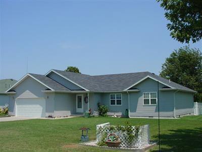 340 Cherokee Ct in Marshfield, MO - Building Photo