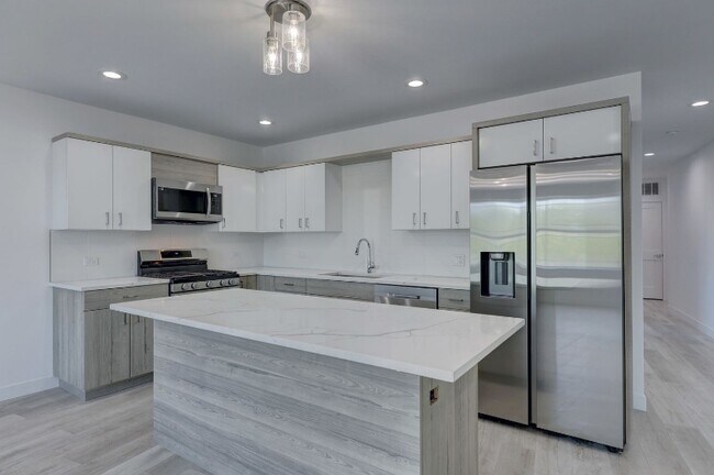 8110 Lincoln Ave in Skokie, IL - Building Photo - Building Photo