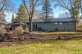 8930 S Creek Rd in Beloit, WI - Building Photo - Building Photo