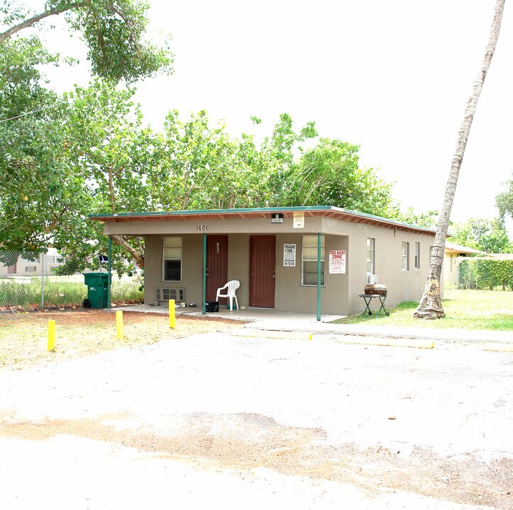 1606-1610 NW 7th Ct in Fort Lauderdale, FL - Building Photo