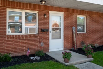 Rossford Hills Apartments in Rossford, OH - Building Photo - Building Photo