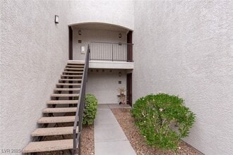 950 Seven Hills Dr in Henderson, NV - Building Photo - Building Photo
