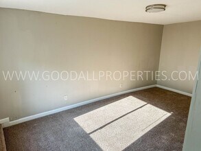 5000 SW 8th St in Des Moines, IA - Building Photo - Building Photo