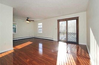 18 Homer St, Unit L in Newport, RI - Foto de edificio - Building Photo