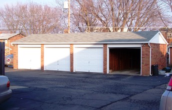 4870-4878 Dierker Rd in Columbus, OH - Building Photo - Building Photo