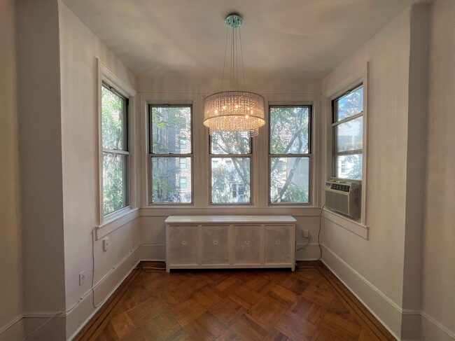 111 E 60th St in New York, NY - Building Photo - Building Photo