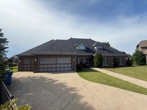 300 SW Bordeaux Ct in Bentonville, AR - Building Photo - Building Photo