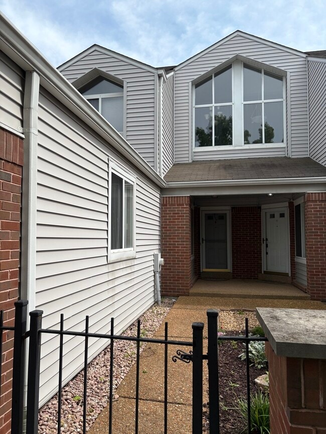 property at 1716 Highview Cir Ct