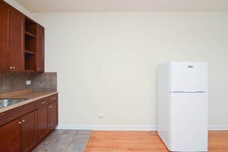 2737 N Spaulding Ave, Unit 812 in Chicago, IL - Building Photo - Building Photo