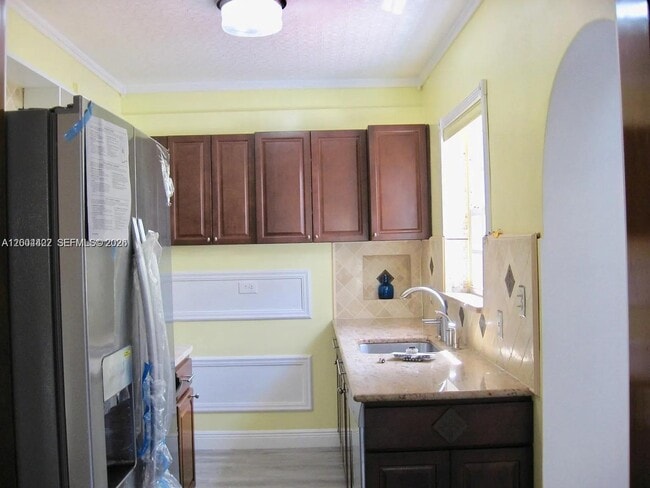 2140 NE 180th St in North Miami Beach, FL - Building Photo - Building Photo