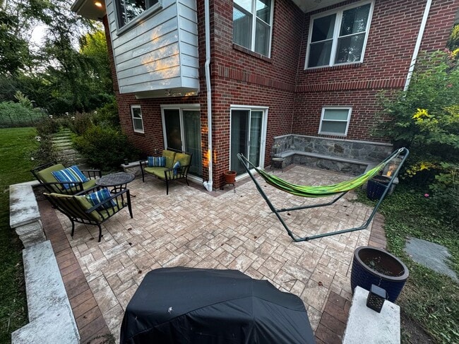 property at 19 Thomas Dr