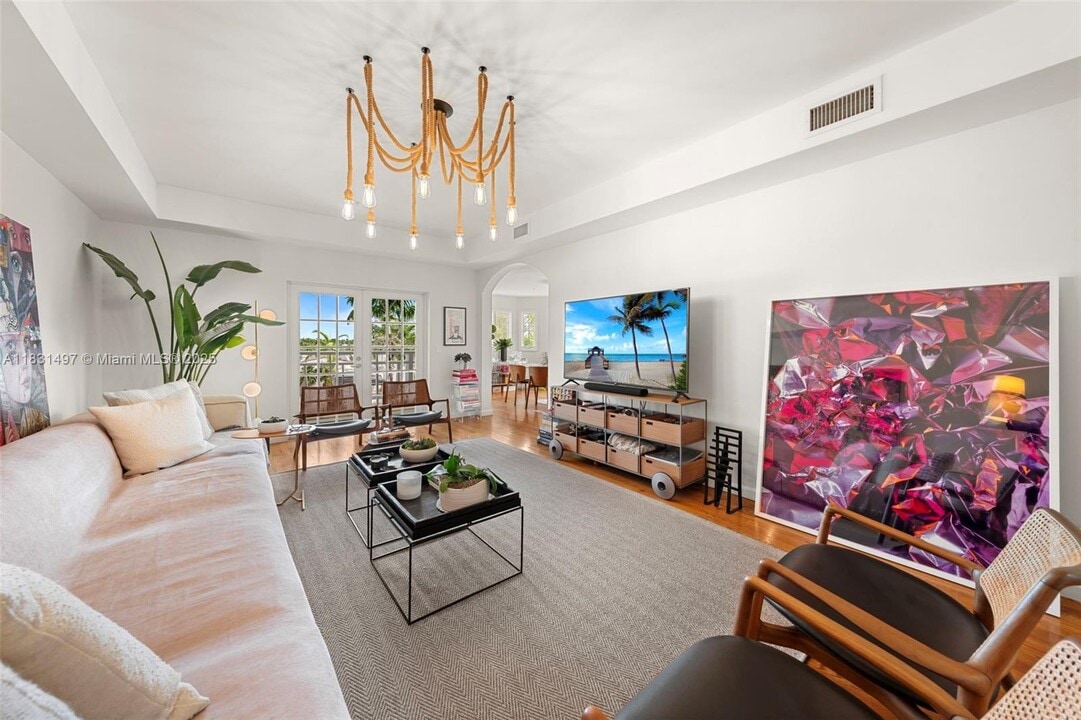 1415 Sunset Harbour Dr in Miami Beach, FL - Building Photo