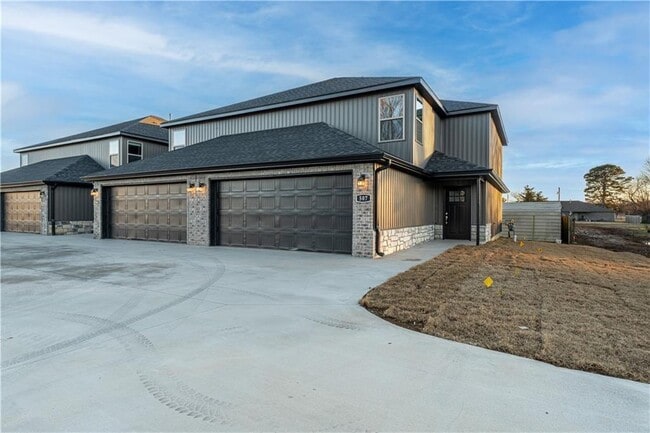 property at 507 W Arkansas St