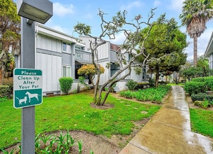 17082 Pacific Coast Hwy in Huntington Beach, CA - Building Photo - Building Photo