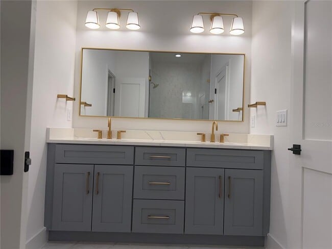 4324 W Gray St in Tampa, FL - Building Photo - Building Photo