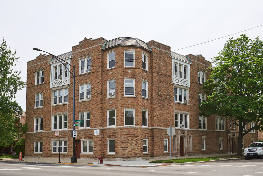 3223 W Ardmore Ave in Chicago, IL - Foto de edificio