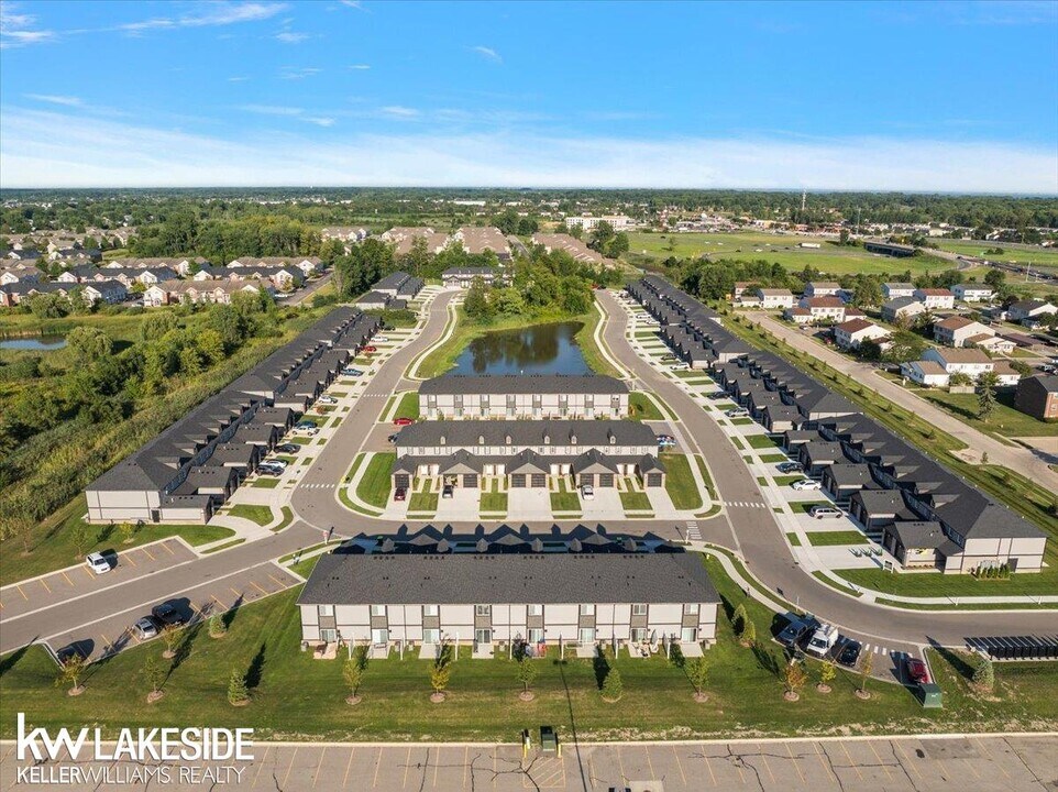 28287 Loews Dr in New Baltimore, MI - Building Photo