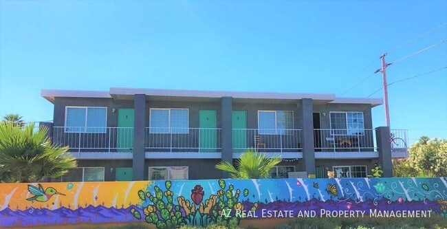 property at 909 E Roosevelt St