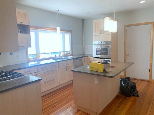 2 Drummond Pl, Unit 2
