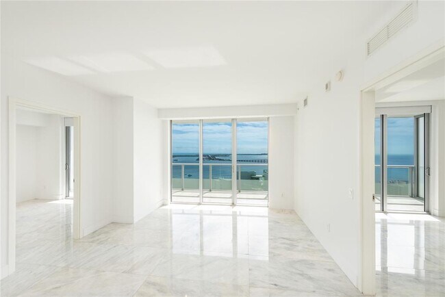 16001 Collins Ave, Unit 3202 in North Miami Beach, FL - Foto de edificio - Building Photo