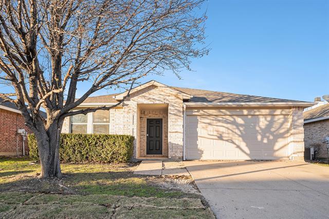 936 Rose Crystal Way in Fort Worth, TX - Building Photo