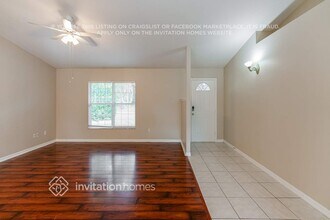 3104 Pine Tree Dr in Edgewater, FL - Foto de edificio - Building Photo