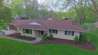 4370 N 161st St in Brookfield, WI - Foto de edificio - Building Photo