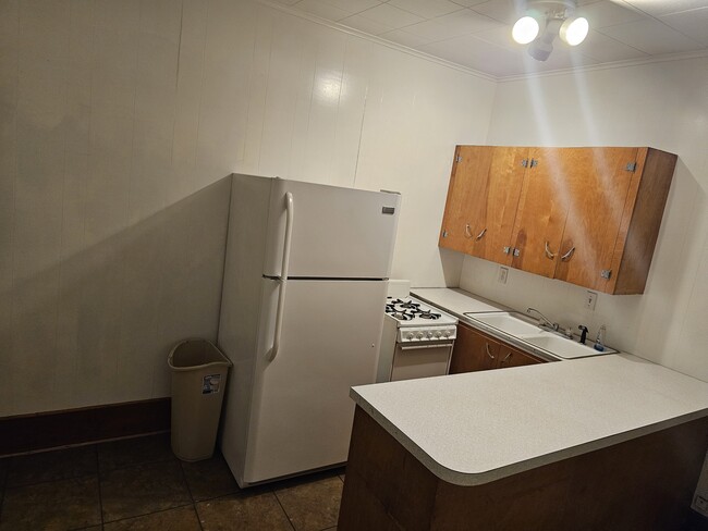 208 Herbert Ave, Unit Apt B in Carmi, IL - Building Photo - Building Photo