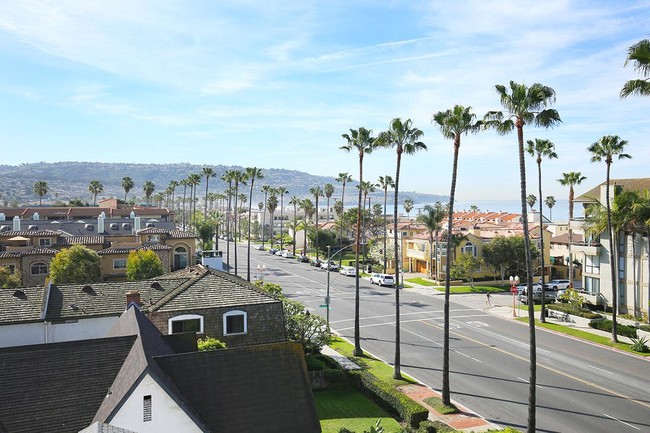 Riviera Vista Apartments in Redondo Beach, CA - Foto de edificio - Building Photo