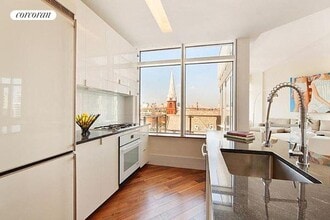 10-17-17 Jackson Ave in Queens, NY - Foto de edificio - Building Photo