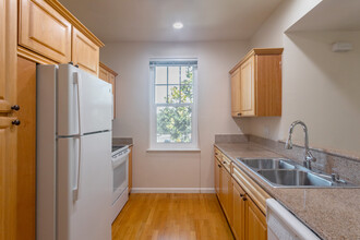 Encinal Place in Sunnyvale, CA - Building Photo - Interior Photo