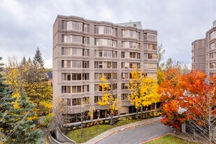 LE WALDORF in Cote-St-Luc, QC - Building Photo