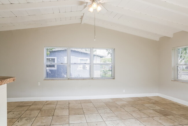 1616 NW 16th St in Fort Lauderdale, FL - Foto de edificio - Building Photo