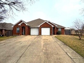 507 Maple St in Aubrey, TX - Building Photo