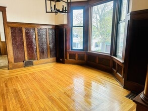 386 1st St, Unit 384.5 1st St in Manistee, MI - Building Photo - Building Photo