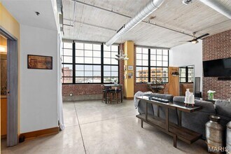 2323 Locust St, Unit 308 in St. Louis, MO - Building Photo - Building Photo