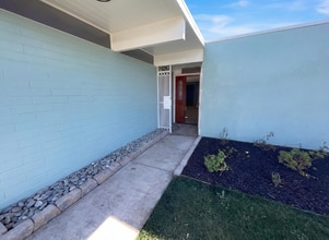 2361 Oakmont Dr in San Bruno, CA - Foto de edificio - Building Photo