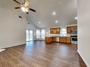 3817 Old Richwood Ln in Fort Worth, TX - Foto de edificio - Building Photo