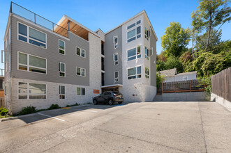 Mary Moore Apartments in Seattle, WA - Building Photo - Building Photo