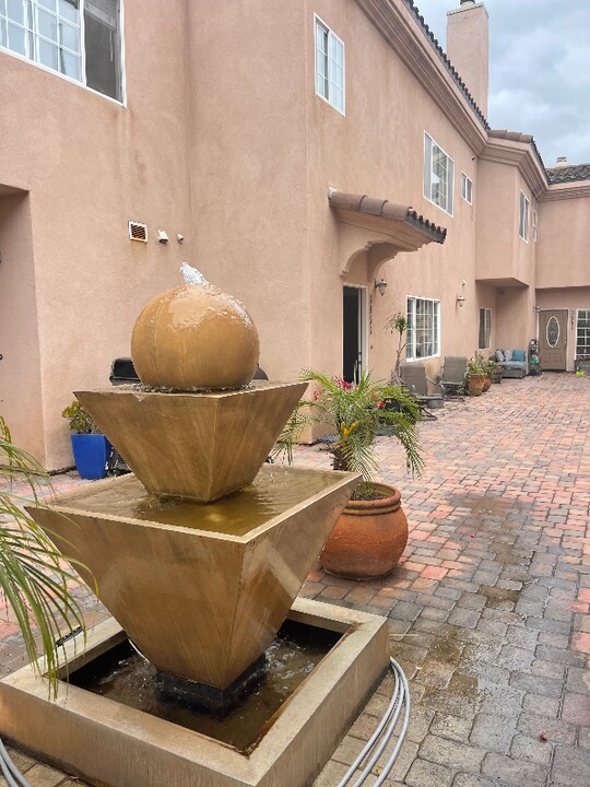 3953 Riviera Dr in San Diego, CA - Building Photo