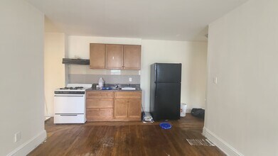 326 Forrest St in Jersey City, NJ - Building Photo - Building Photo