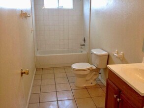 7557 Oak Chase in San Antonio, TX - Building Photo - Building Photo